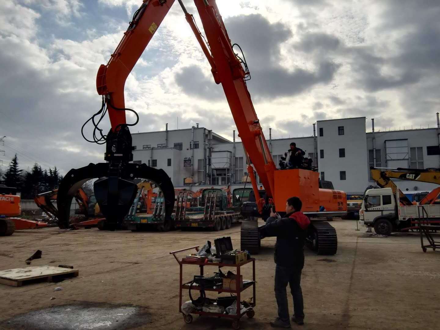 Excavator Attachments Rotator Grab Bucket Metal Claws Orange Peel Grapple