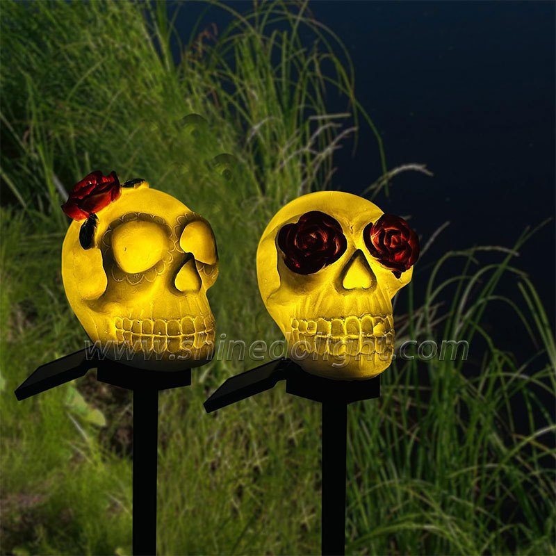 Outdoor Decor Solar lights Skull Lamp LED Lantern for Halloween Decor Lamp Stake