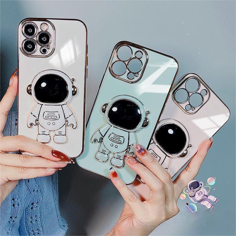 Luxury Case For Iphone 14 13 12 11 Pro Max Cover Custom Silicone Phone Case With Astronaut Phone Holder Stand