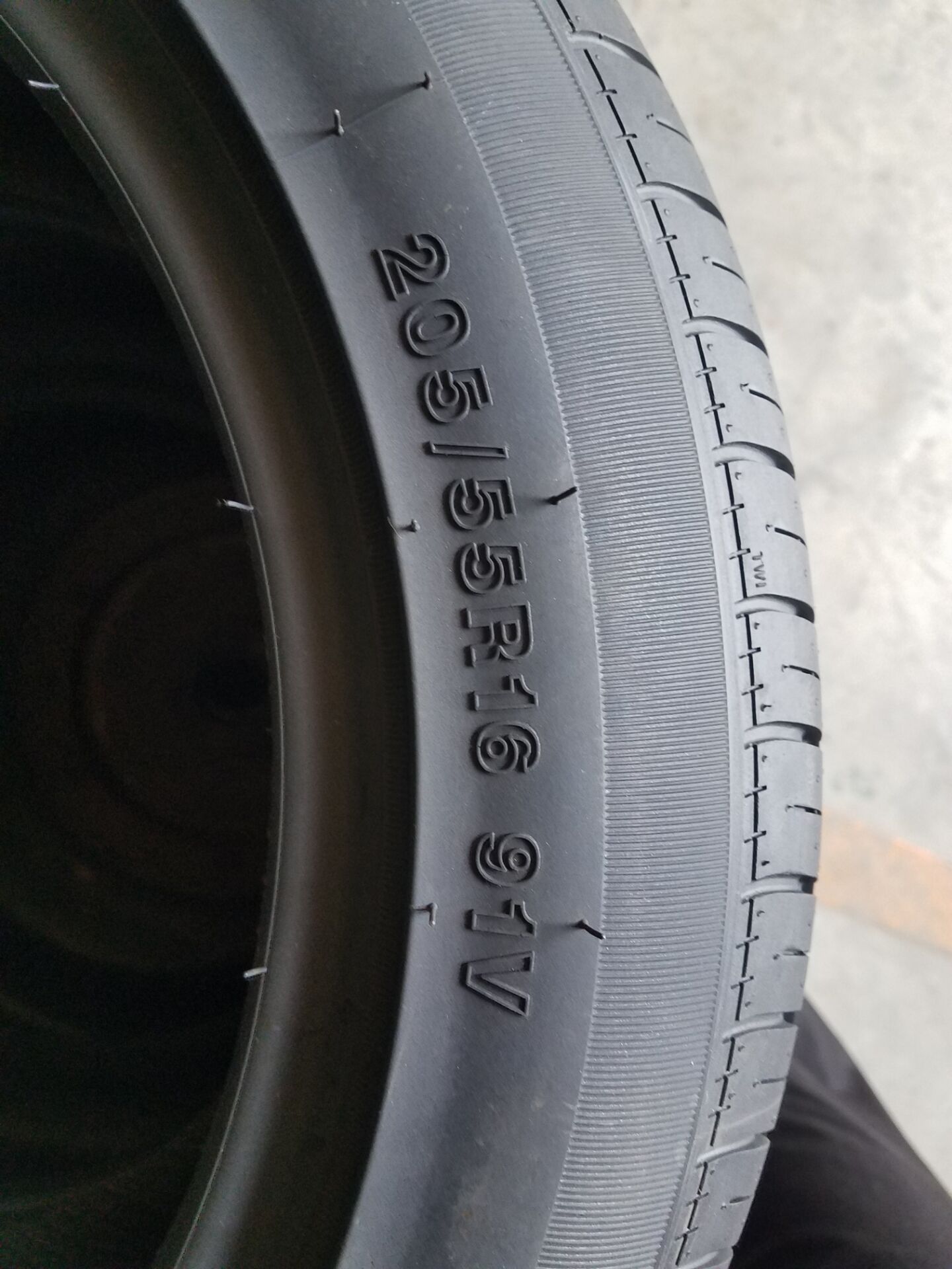 China 195 65 15 100% Guarantee Warranty and Wideway Diameters car used tyres for sale