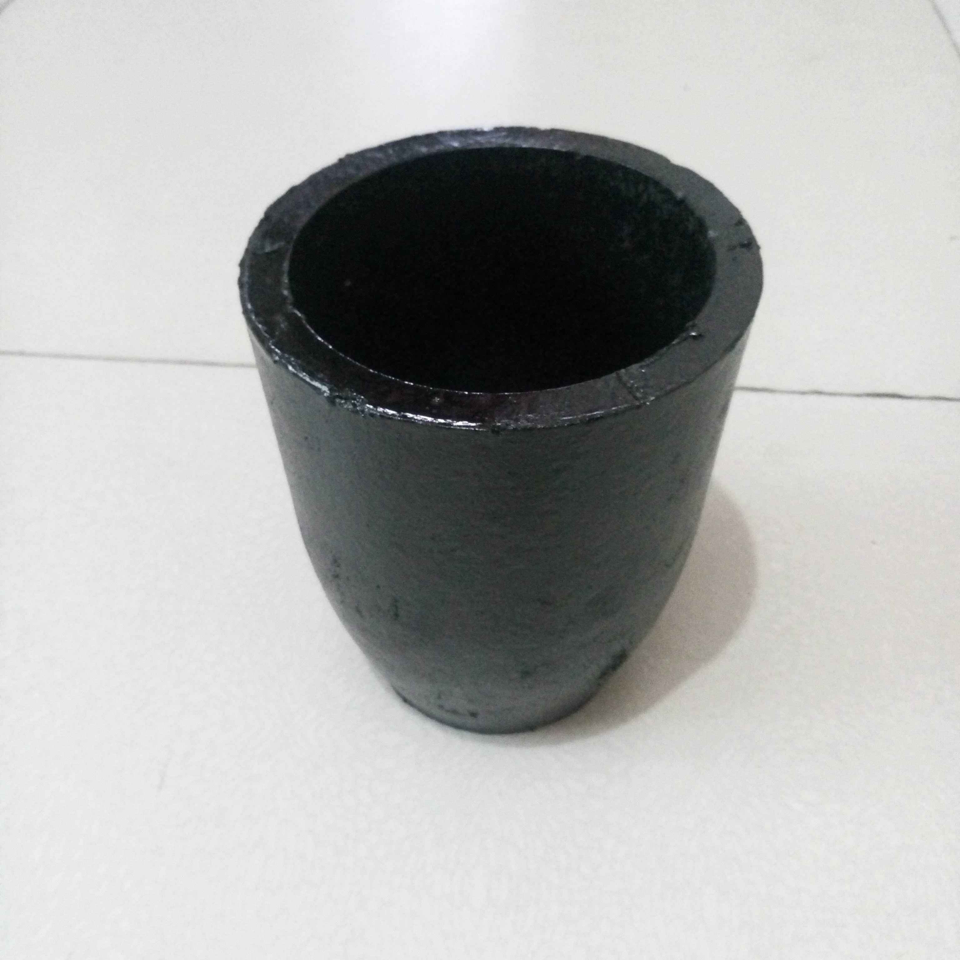 Graphite crucible for aluminium melting with long service life