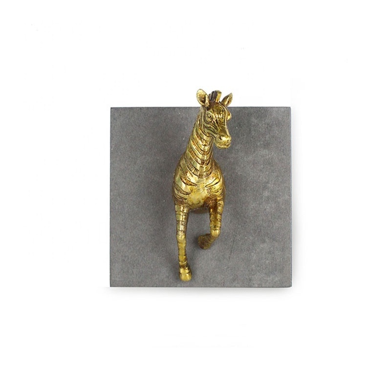 Resin Golden Animal Sculpture Craft Wall Stick 3D Wall Decor with Cement Board