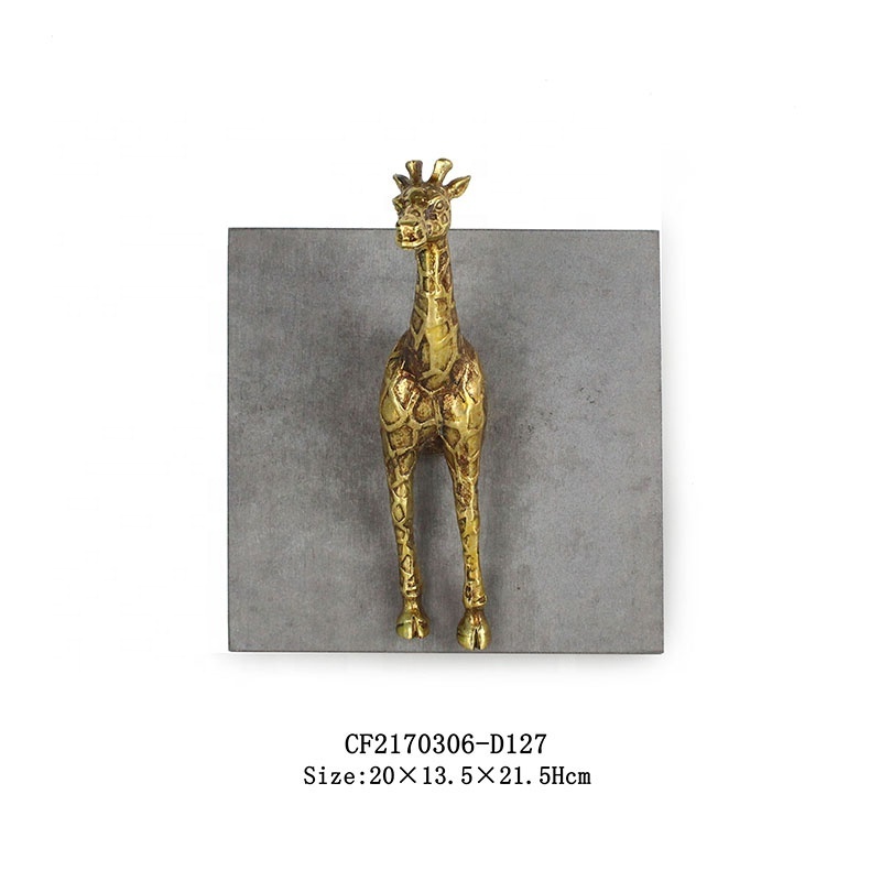 Resin Golden Animal Sculpture Craft Wall Stick 3D Wall Decor with Cement Board