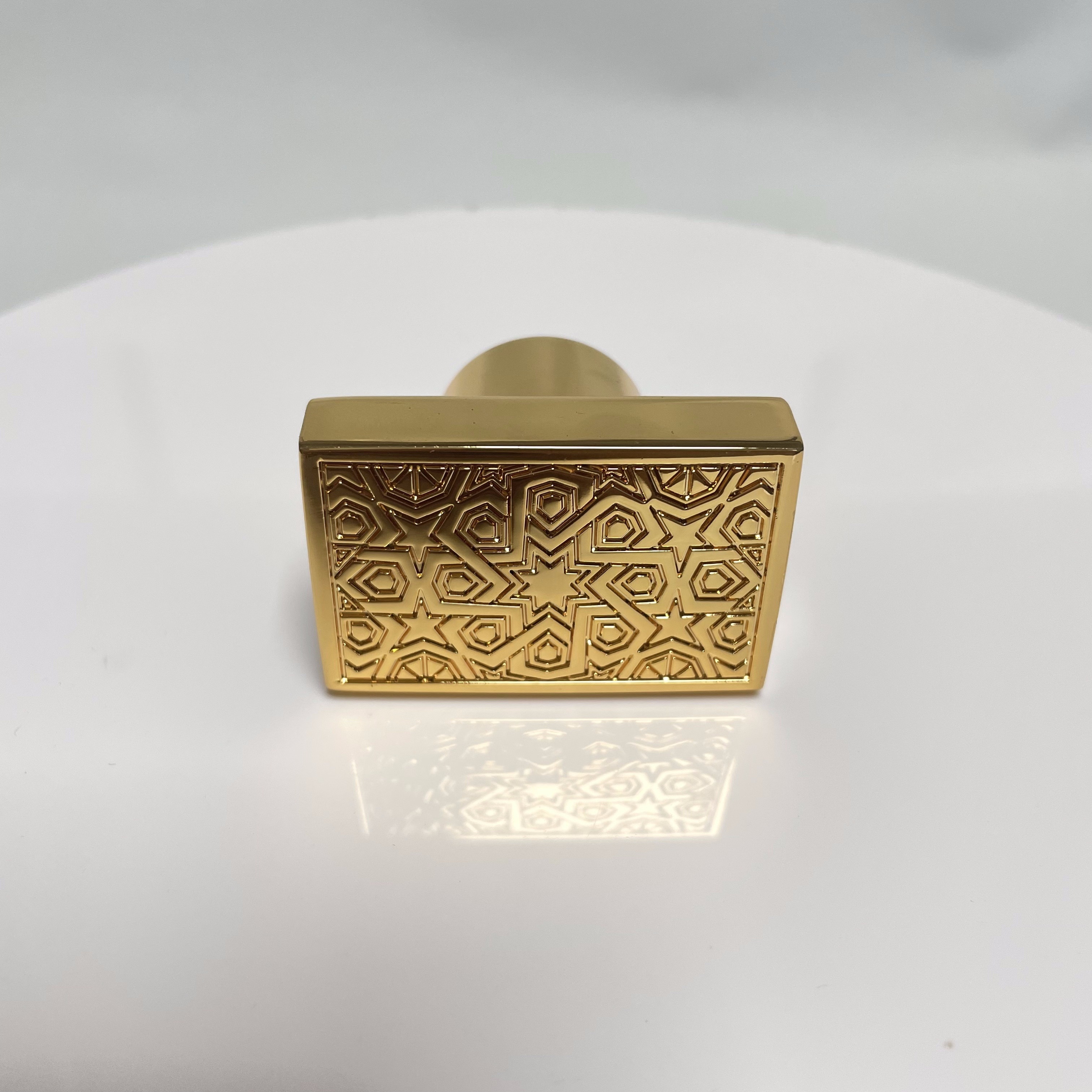 Custom Logo Luxury Shiny Gold Square Metal Alloy Zamac Perfume Cap Smart Lids