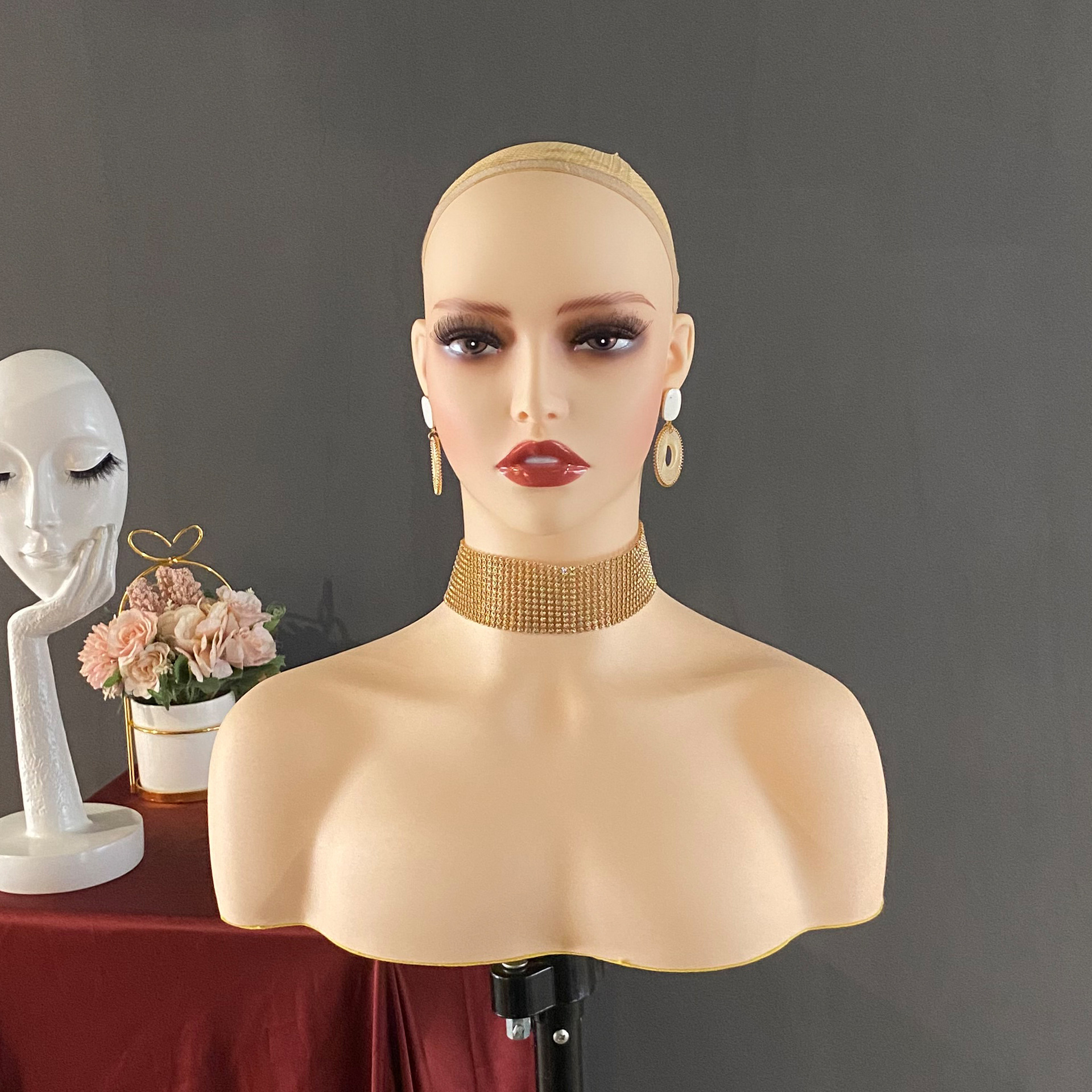 Wig Head Mannequin Wall Display Mannequin Head For Wigs With Makeup Mannequin Head With Shoulders For Wig