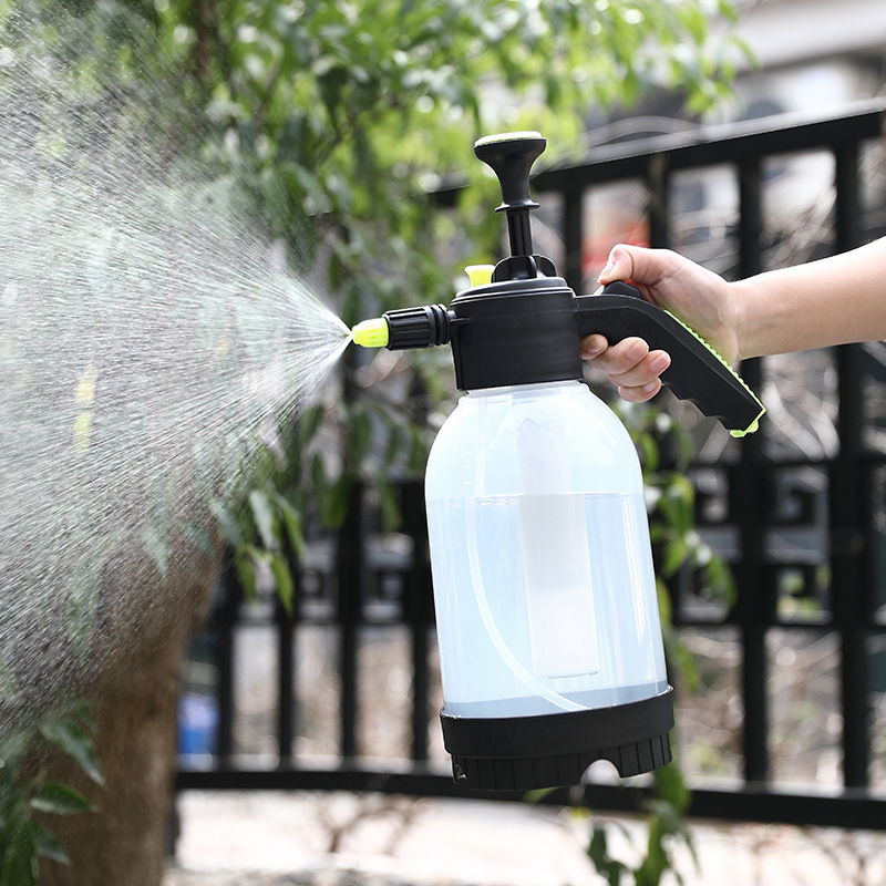 Household disinfection manual pneumatic plastic watering pot garden watering pot car washing pressurized sprayer