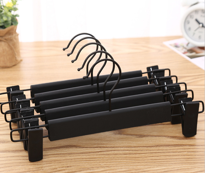 Wholesale black household retractable non-slip plastic pants rack pants clip clothing store pants rack