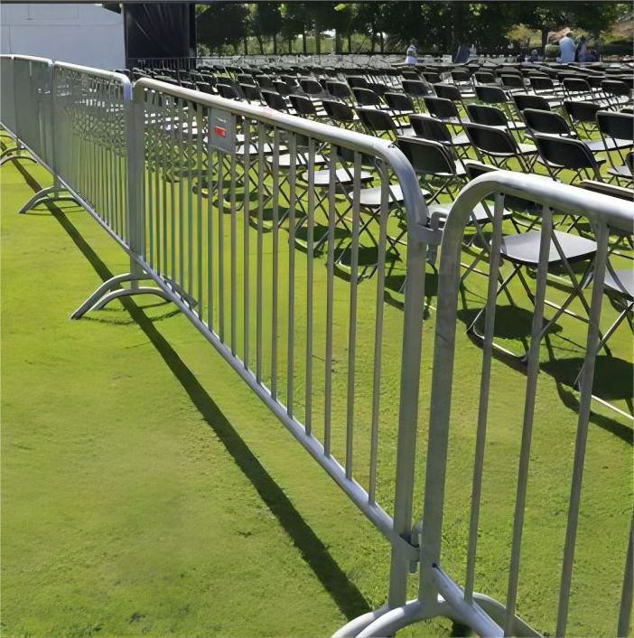 Easily assembled safety barrier removable temporary crowd control barrier portable metal traffic crowd control fence for concert