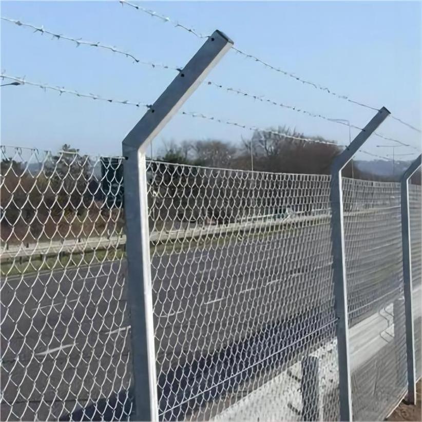 Wholesale eco friendly chain link fence security cyclone wire fence 6ft galvanized chain link fence with post for stadium