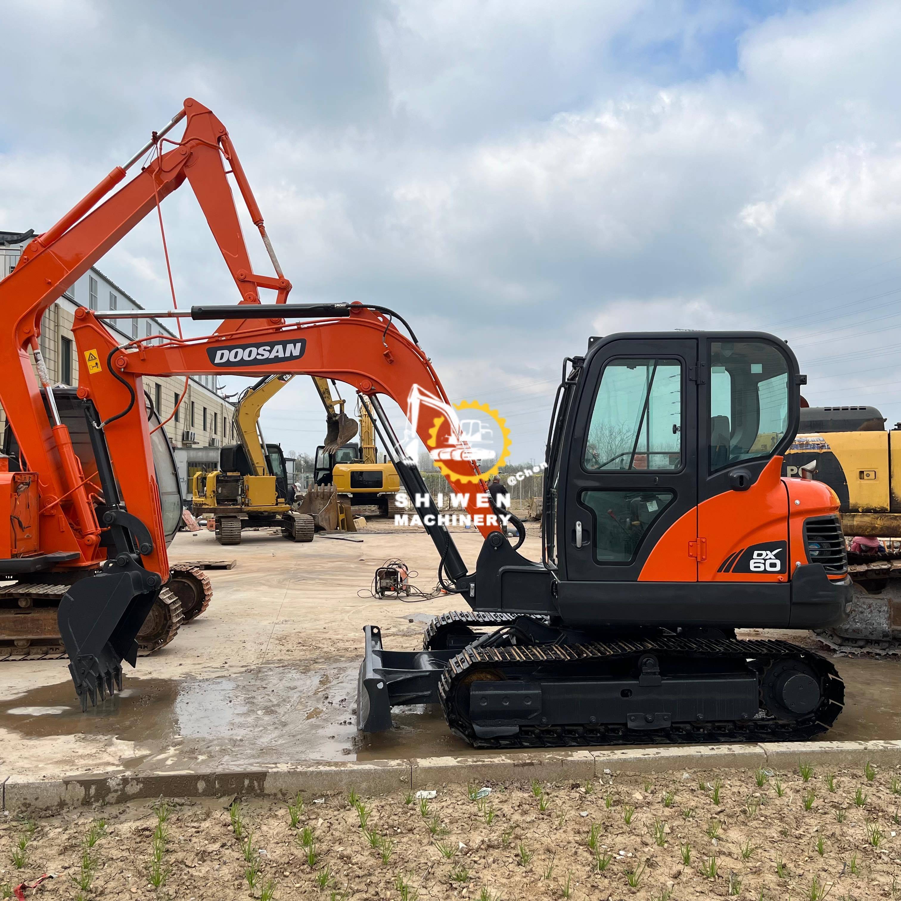 Doosan dx60 Mini Excavator , Used Doosan Digging Machinery dx60 dx80 , Doosan Construction Machine Excavators