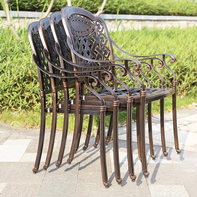 Outdoor cast aluminium dining table and chair