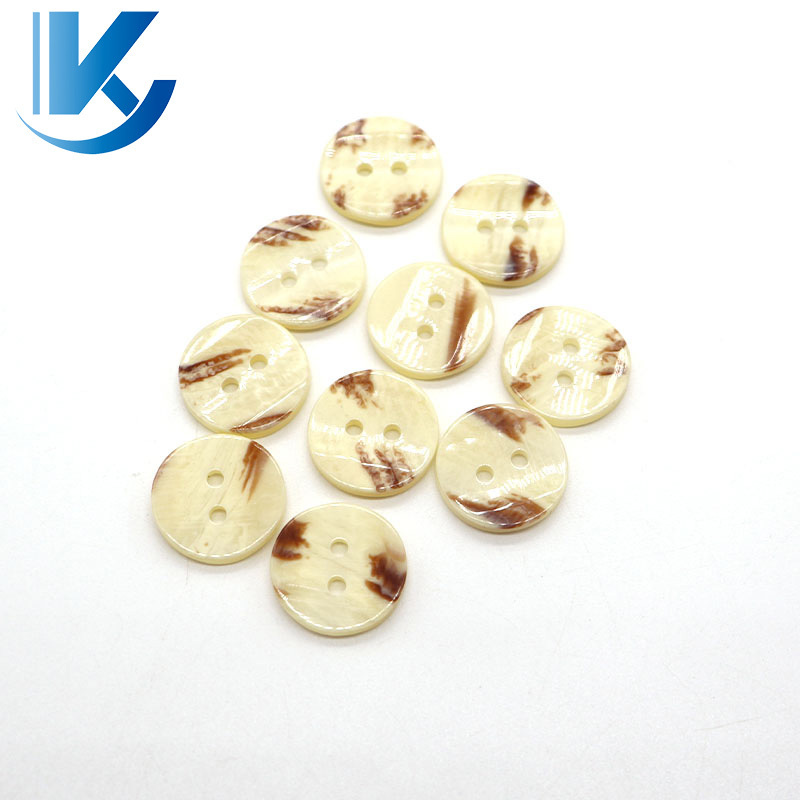 Wholesale custom decorative luxury buttons two hole round natural shell button for shirt clothing and headbands