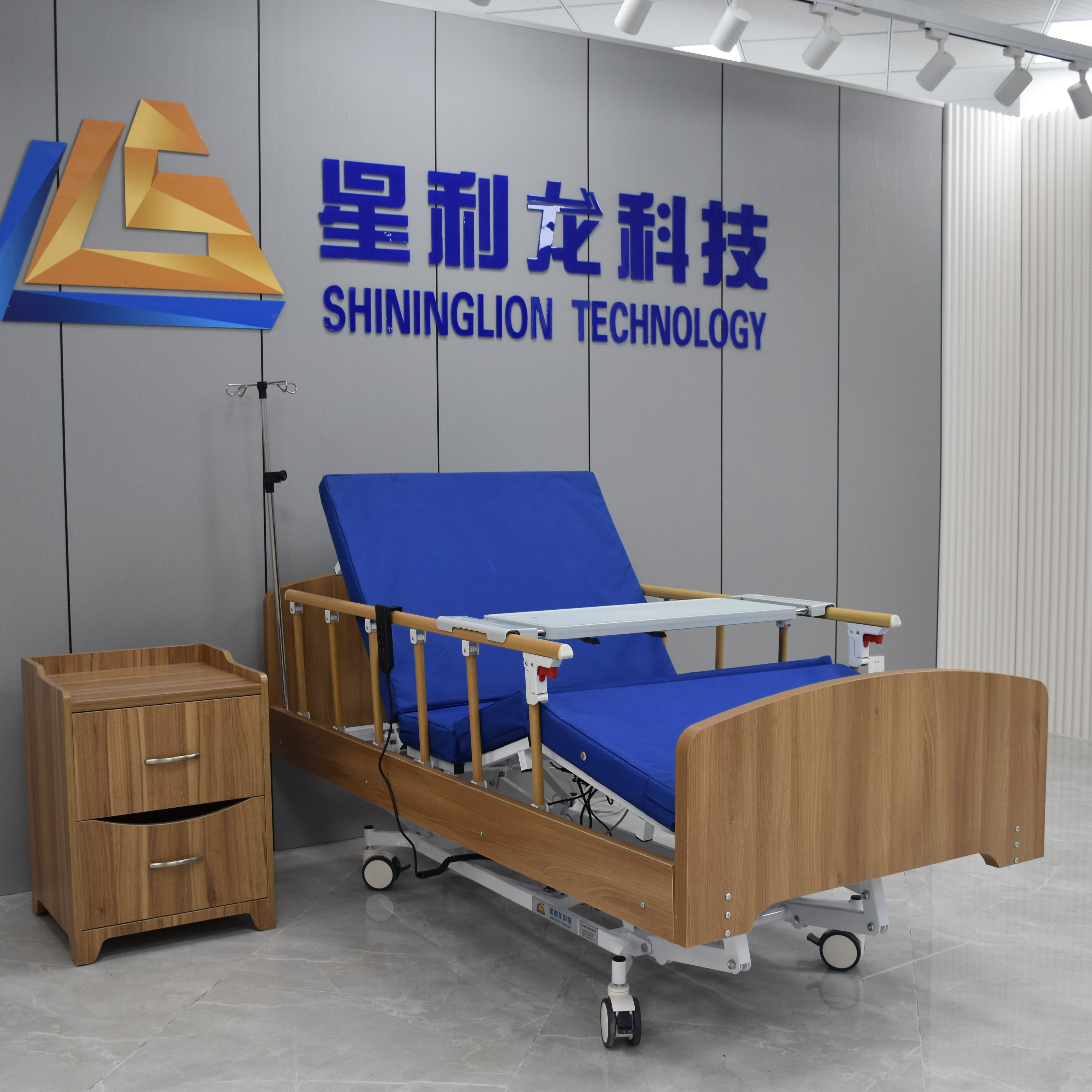 Three Function Electric Medical Hospital Bed For Homecare and Nursing care in old people