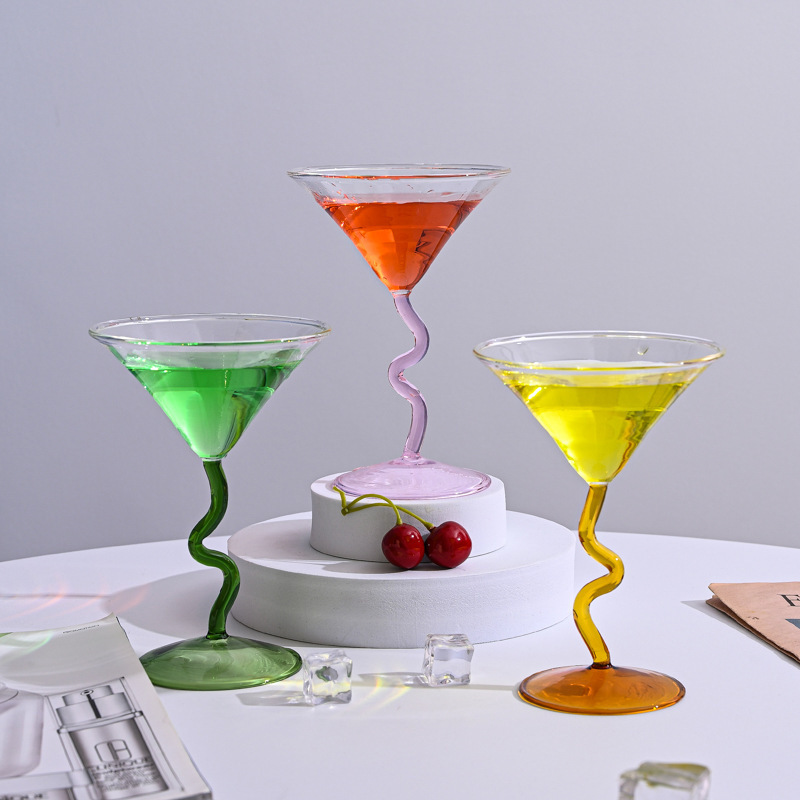 New Arrival Creative Martini Glass With Curved Green Pink Amber Stem Cocktail Glasses Goblet Cup