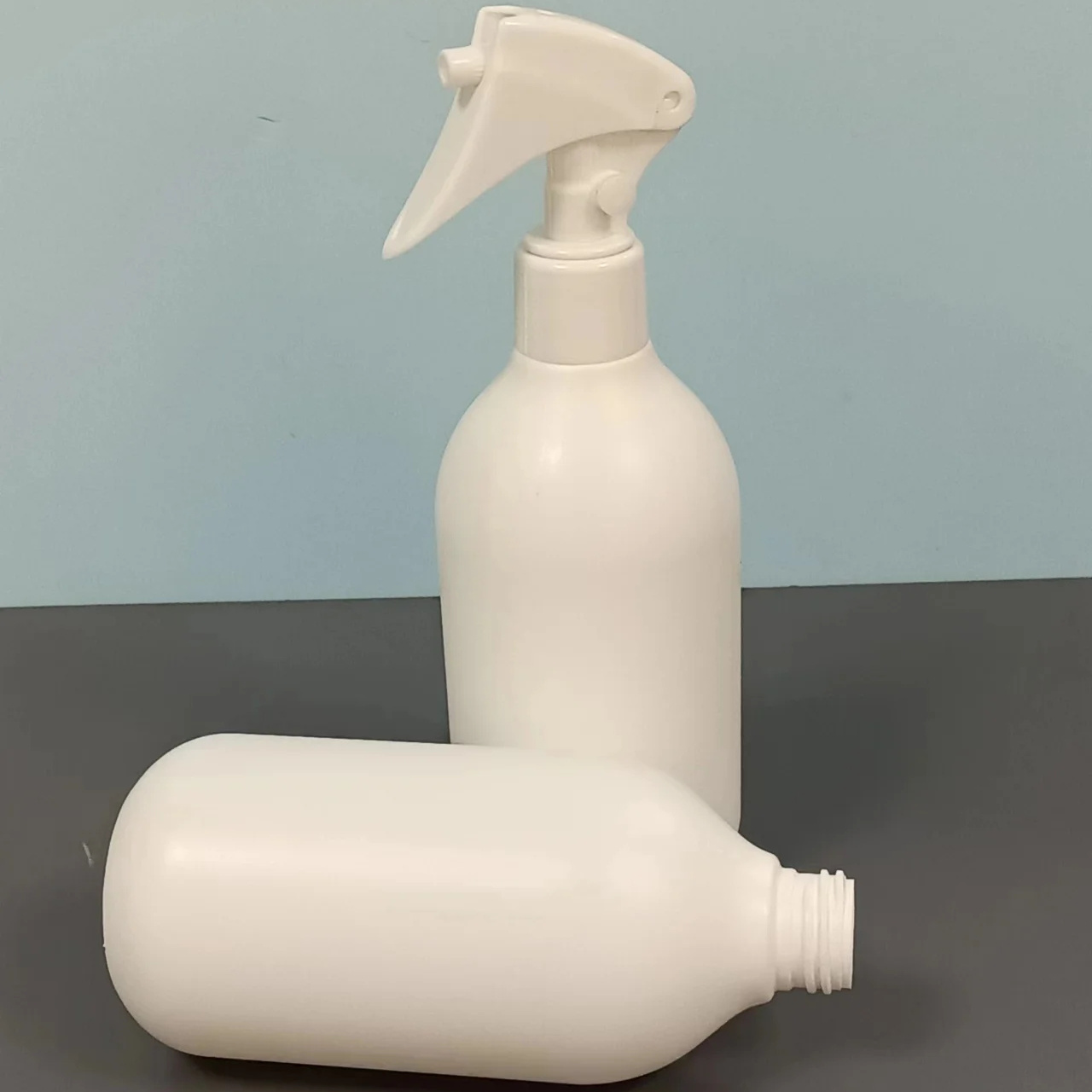 HDPE 300ml Empty Spray Bottle PET Plastic Bottles with Super fine Mist  Sprayer Leak-proof for Cleaning