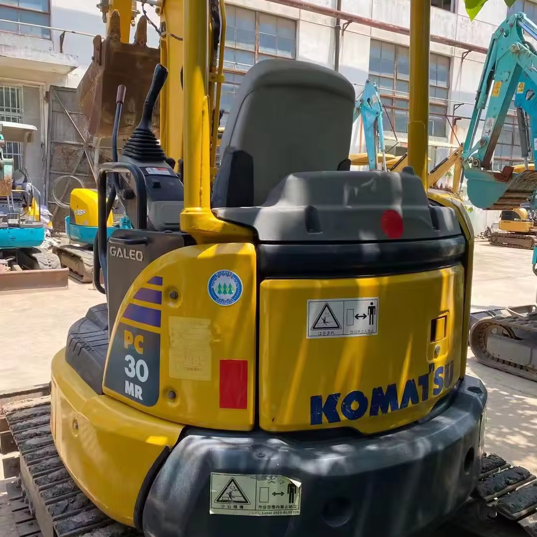 Used small KOMATSU PC30MR-2 excavator mini size excavator second hand 3TON digger machine PC 30MR for sale