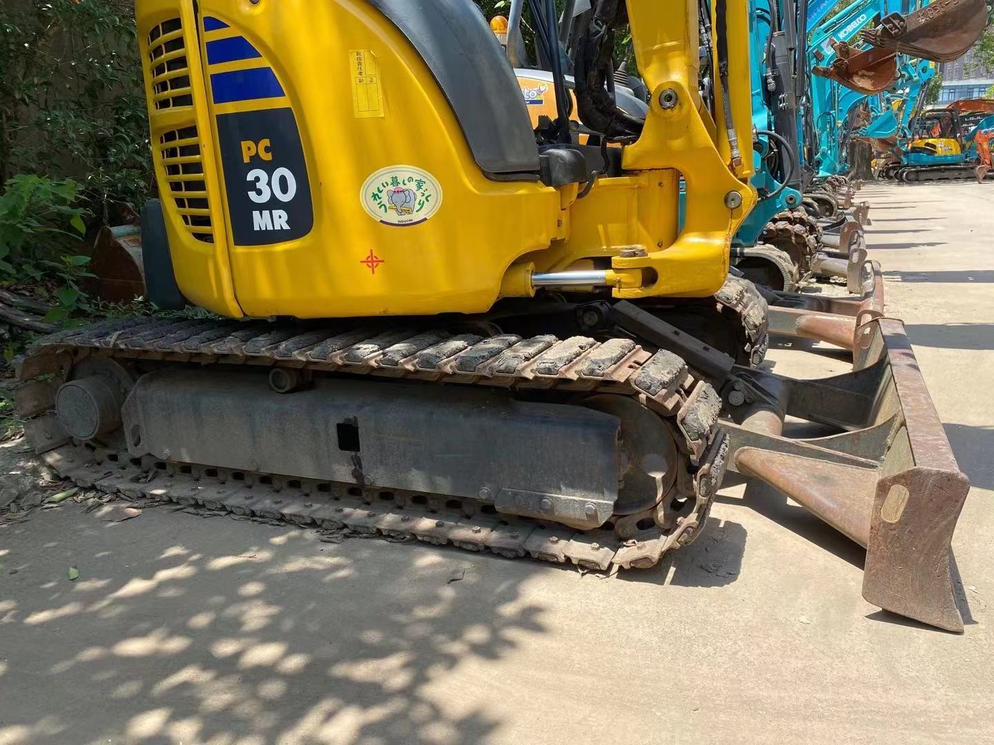 Used small KOMATSU PC30MR-2 excavator mini size excavator second hand 3TON digger machine PC 30MR for sale