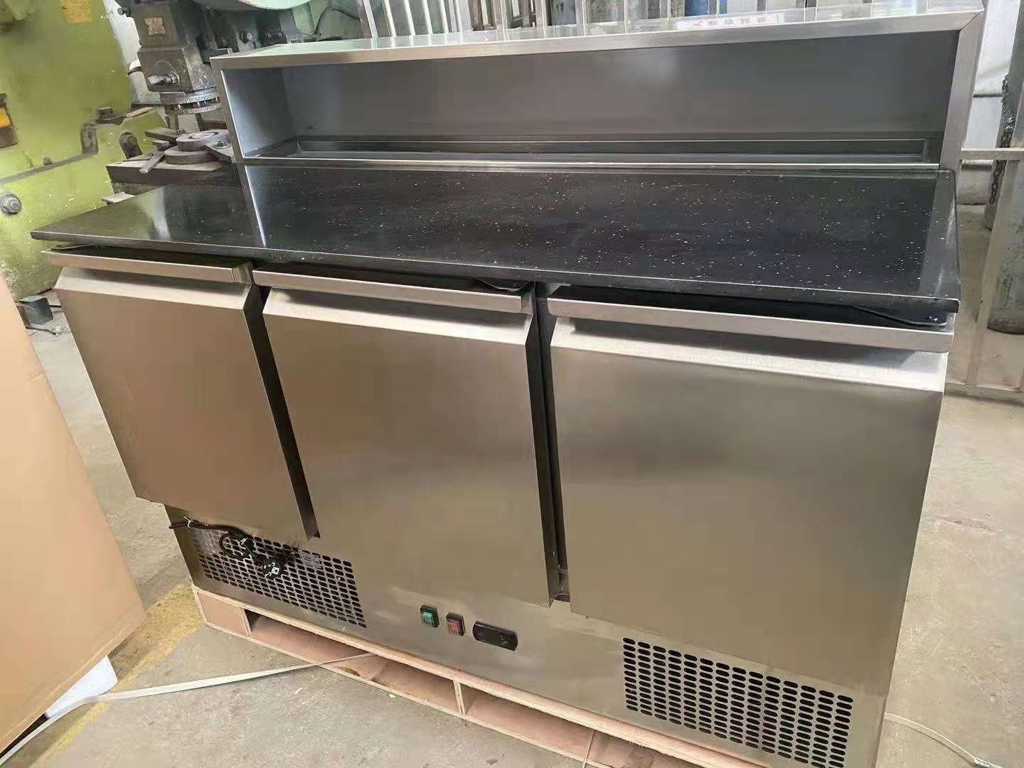 Supermarket fridge  pizza prep table chiller commercial stainless steel table top salad bar refrigerator with two doors