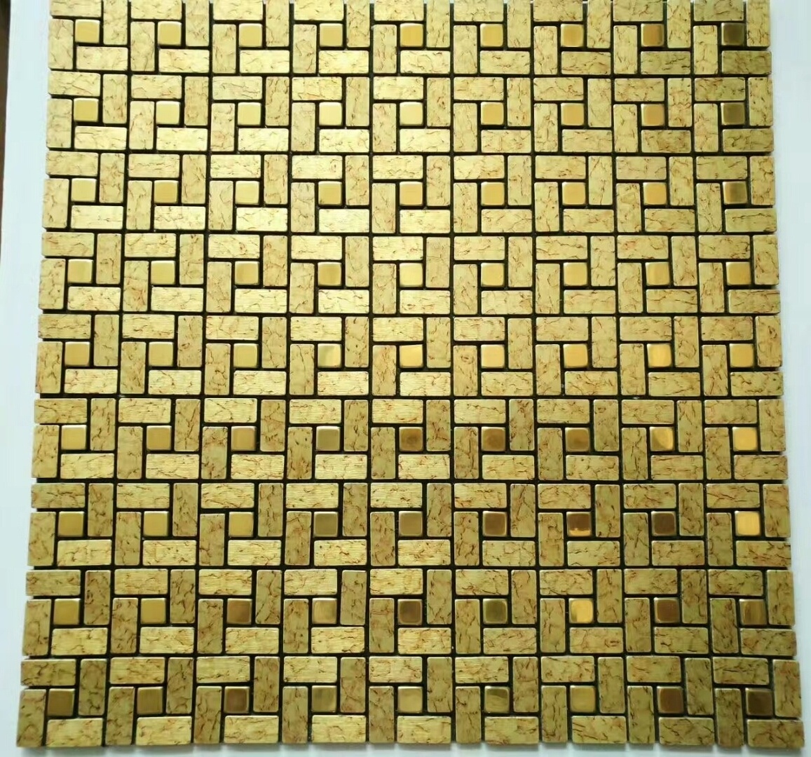 Peel and stick glass mosaic wall tiles