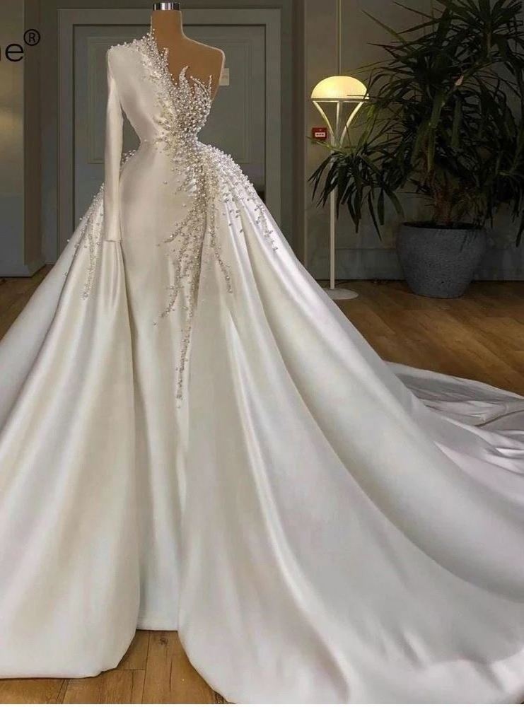 Luxury Satin Tail Wedding Dress Elegant Beaded Wedding Dress Slim-Fit Diamond Wedding Dress