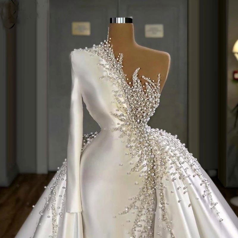 Luxury Satin Tail Wedding Dress Elegant Beaded Wedding Dress Slim-Fit Diamond Wedding Dress