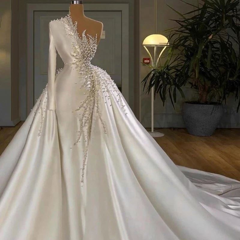 Luxury Satin Tail Wedding Dress Elegant Beaded Wedding Dress Slim-Fit Diamond Wedding Dress