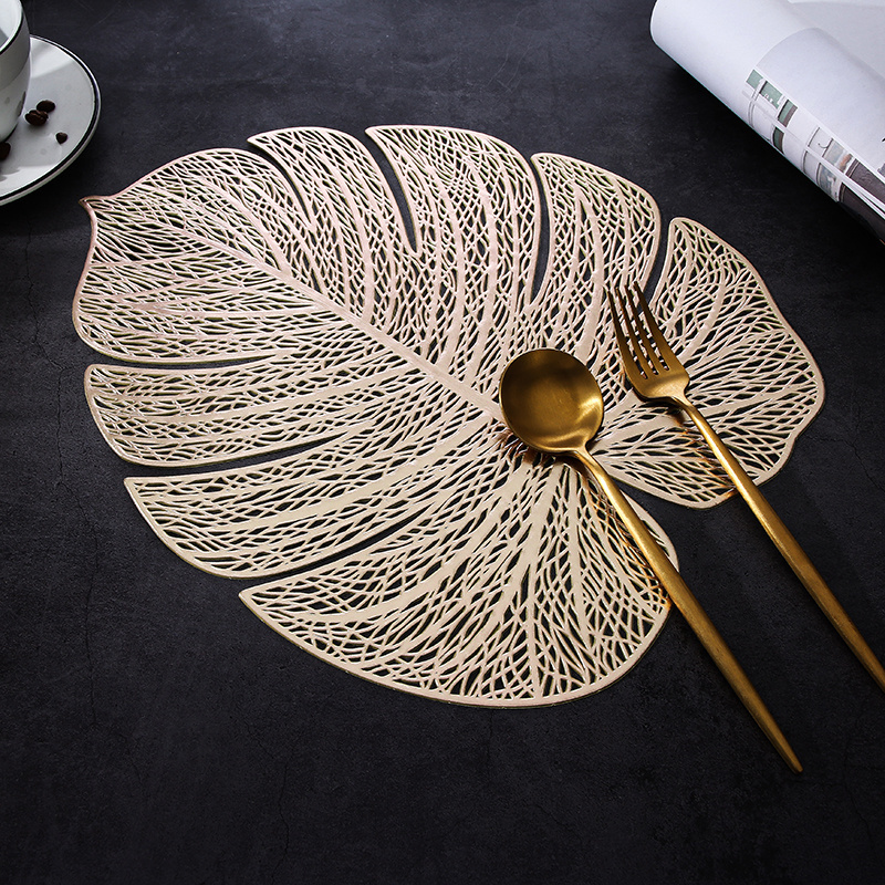 Wholesale Rectangle Metallic Gold Table Decorative Hollow Out PVC Non Slip Plastic Placemats Table Mat