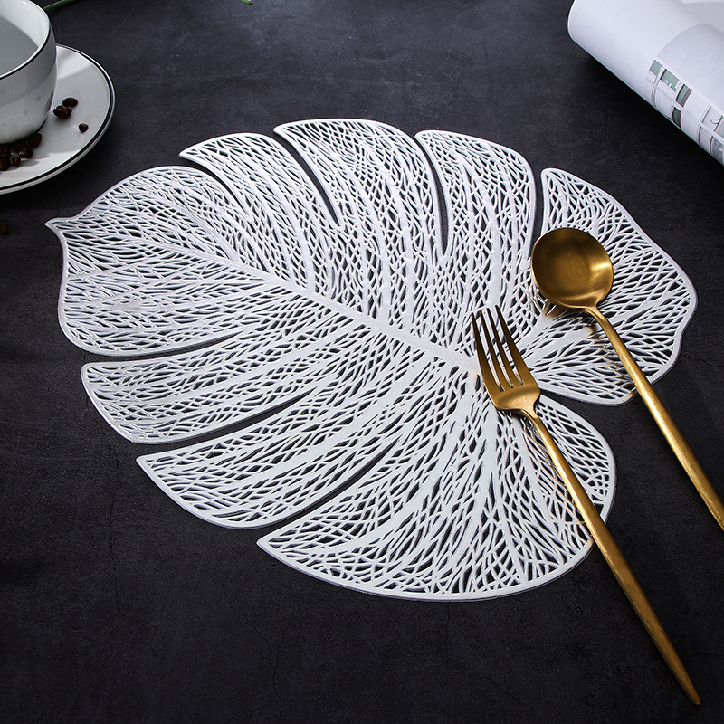 Wholesale Rectangle Metallic Gold Table Decorative Hollow Out PVC Non Slip Plastic Placemats Table Mat