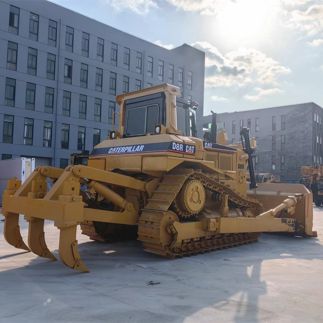 Free spare parts Low working hours CAT Caterpillar D8R Bulldozer Used Japan CATD8R D6G Bulldozer for construction work