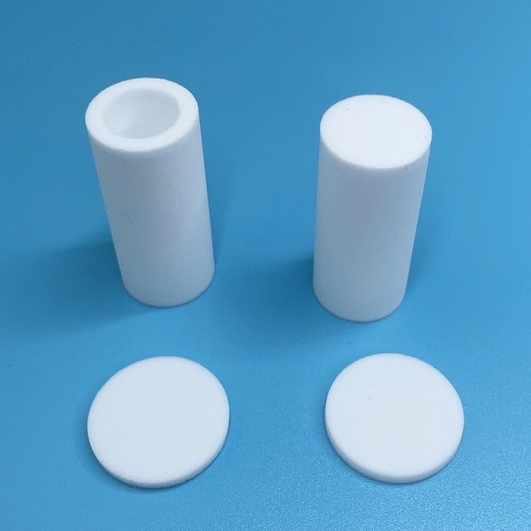 Polymer polyethylene PE/PA sintered filter element is suitable for use as gas and liquid filter elements