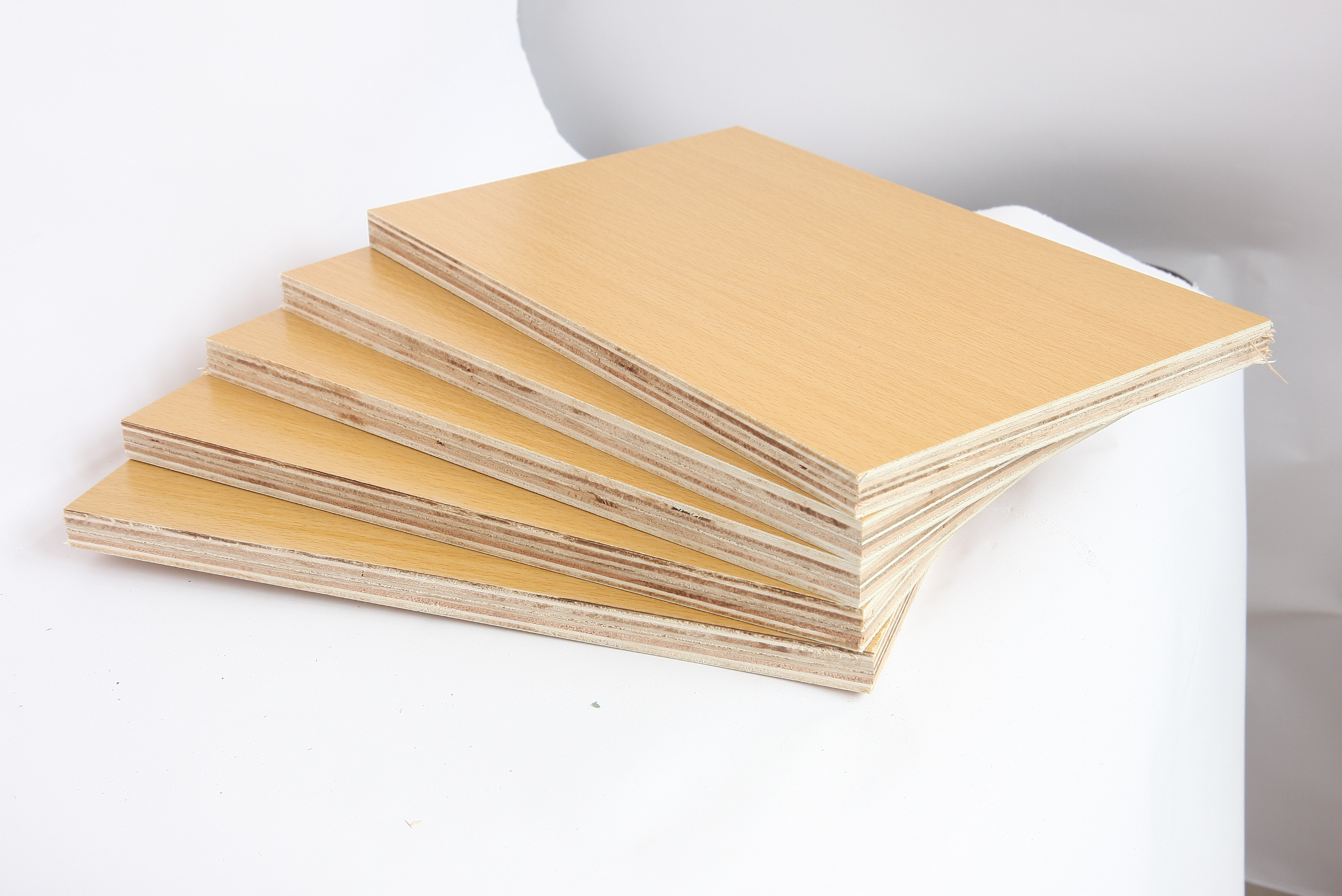 Good Quality Overlaid Melamine faced Plywood board Multilayer Laminated Plywood Sheets for Furniture Decoration