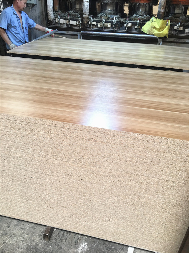 18mm waterproof E1 high glossy melamine faced particle board laminated chipboard for furniture