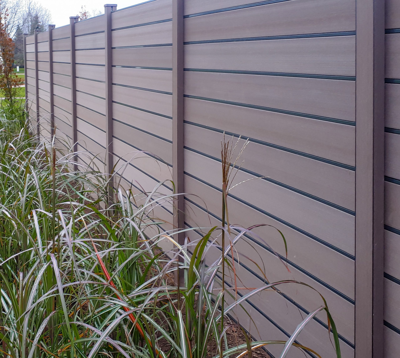 wpc slat fence, wpc fence shenzhen yyayuyuan decoration materials, waterproof outdoor wood plastic composite wpc fenc