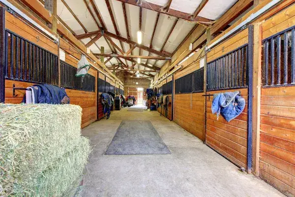 horse barn feeding stalls, heavy duty horse barn door hardware, metal horse barn