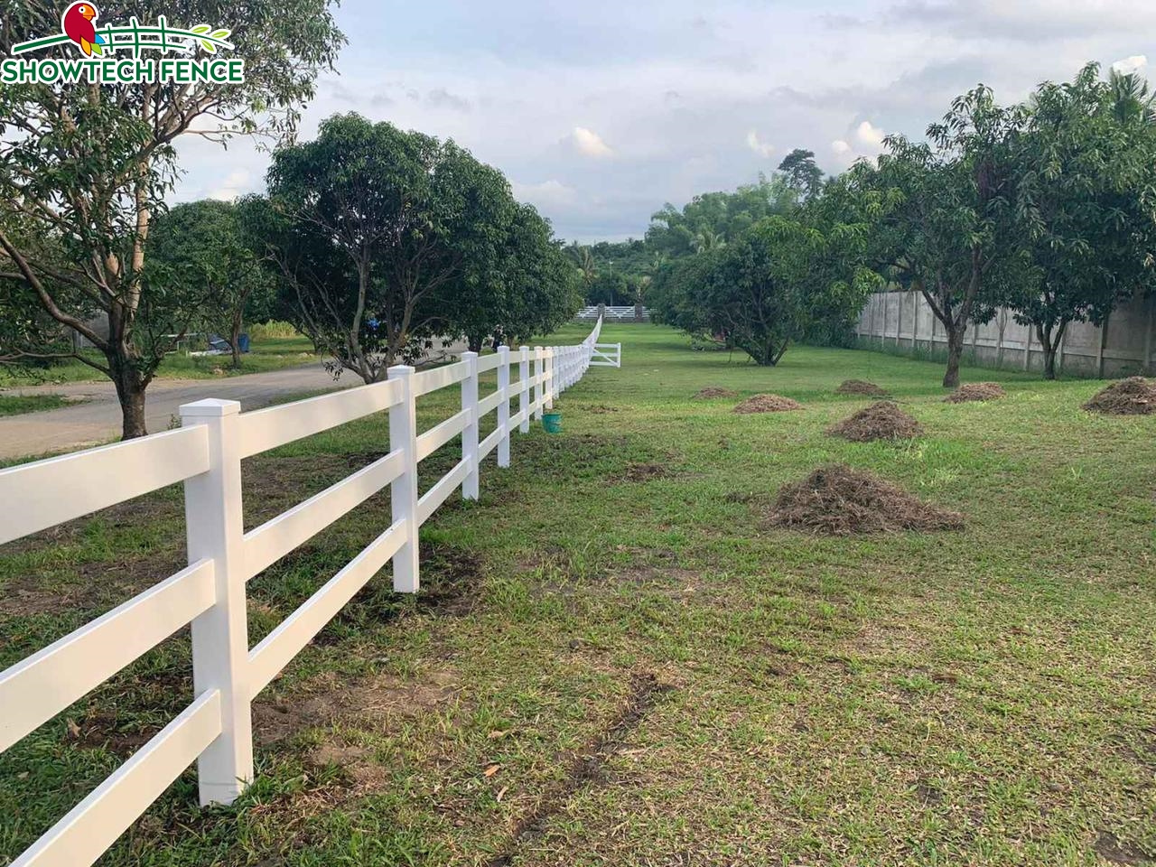 used horse fence for sale,pvc vinyl horse farm fence,portable pvc fencing