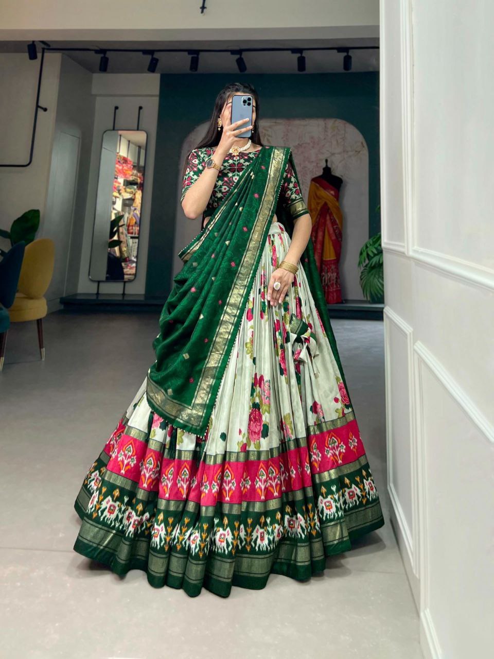 Gujarati Dandiya Dance Wear Traditional Lehenga Choli For Indian Women Beautiful Navratri Collections