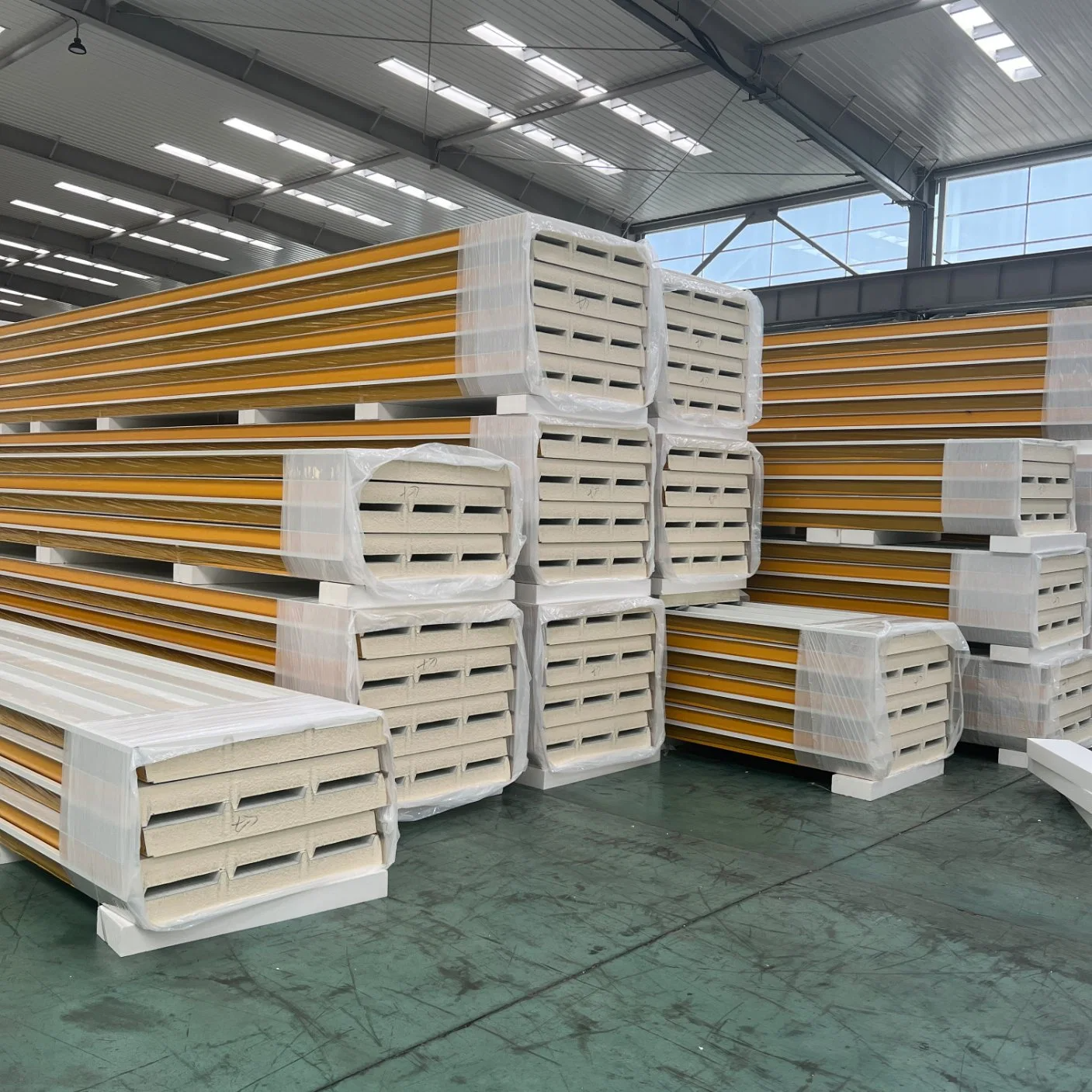 New building material corrugated PIR insulated sandwich panel for wall of warehouse and coldroom