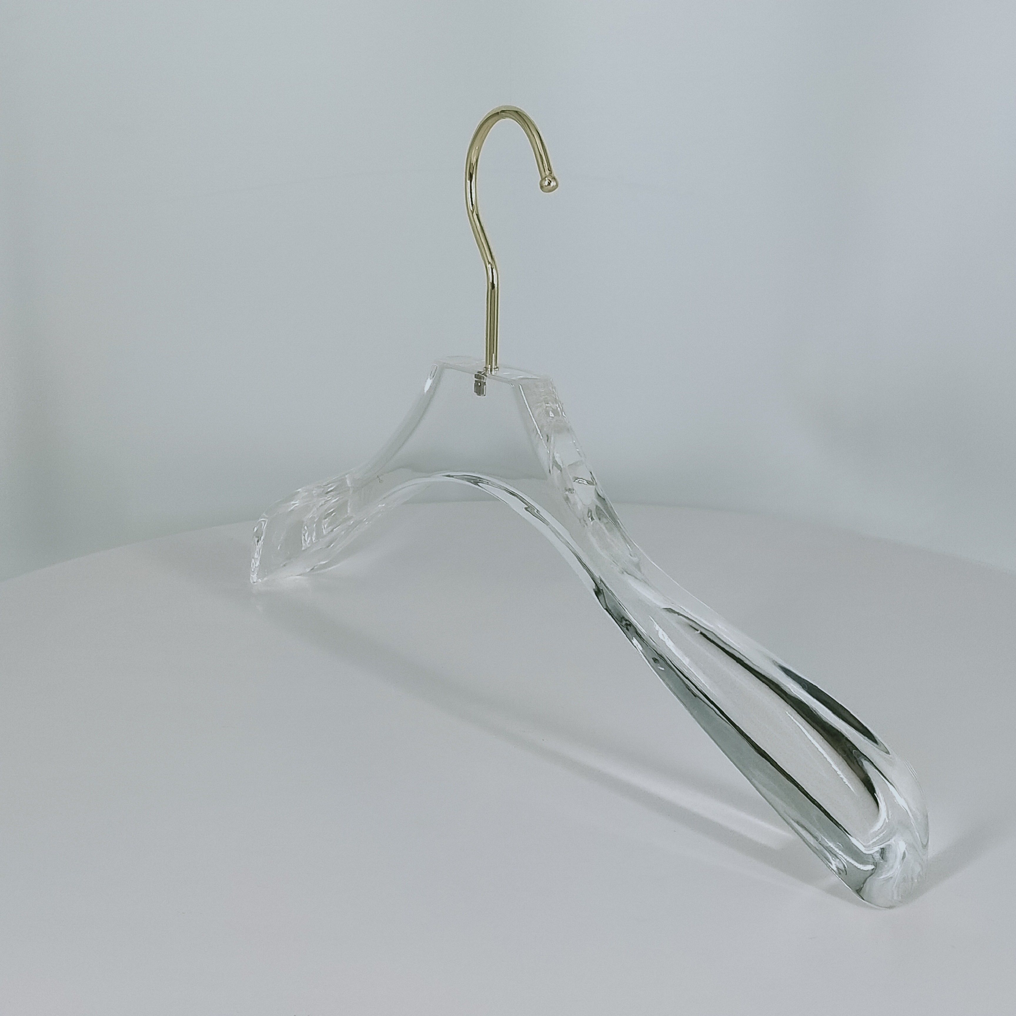 Custom Wholesale Acrylic Transparent For Coat Clothes Acrylic Coat Hanger Chrome Gold Metal Clips Hook Acrylic Hangers