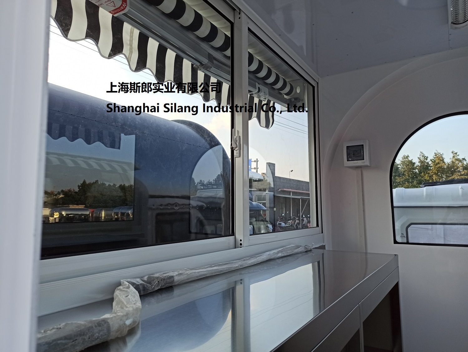 Awning white color two window Electric vehicle mobile restaurant Customized SL-9 mobile food truck