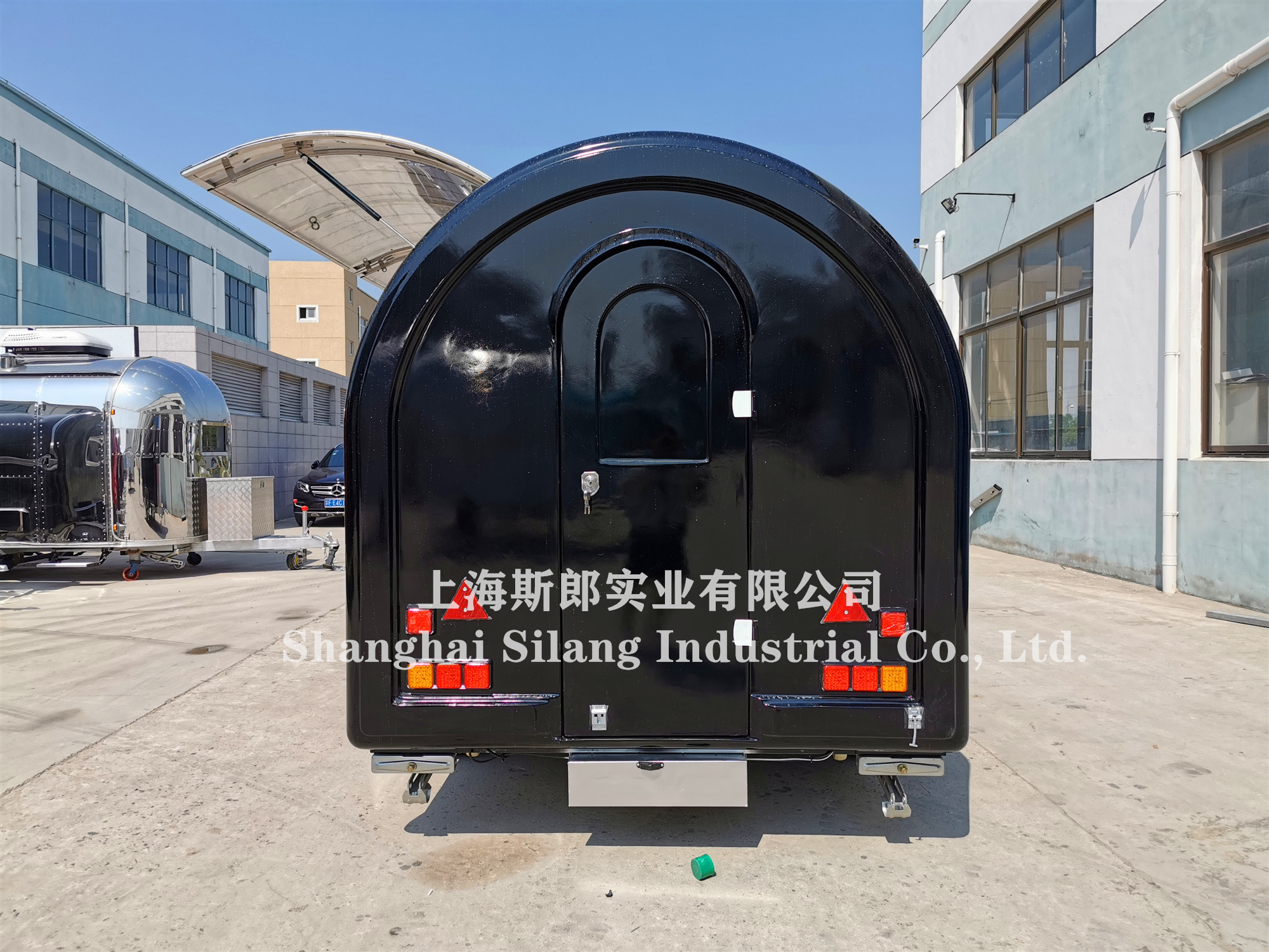 SLUNG Black Customized Multifunctional Food Trailer/Coffee Food Truck with Baking Equipment/ Pizza Hamburger Camper Cart