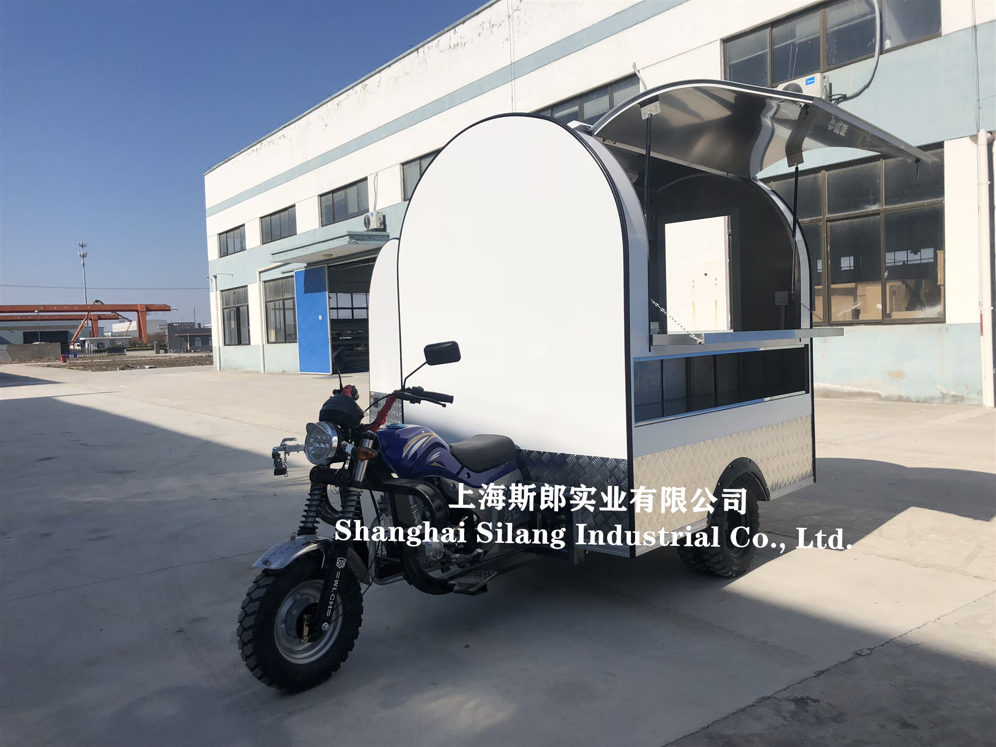 Factory-made gasoline food trucks with snack machines, mini tricycles for hot dog pancake