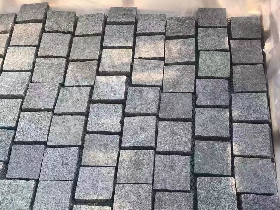 SHIHUI Dark Black Granite Cube Brick Pattern Flamed Surface Split Edge Paving Stone Driveway  Natural Cobblestone Paver Mats