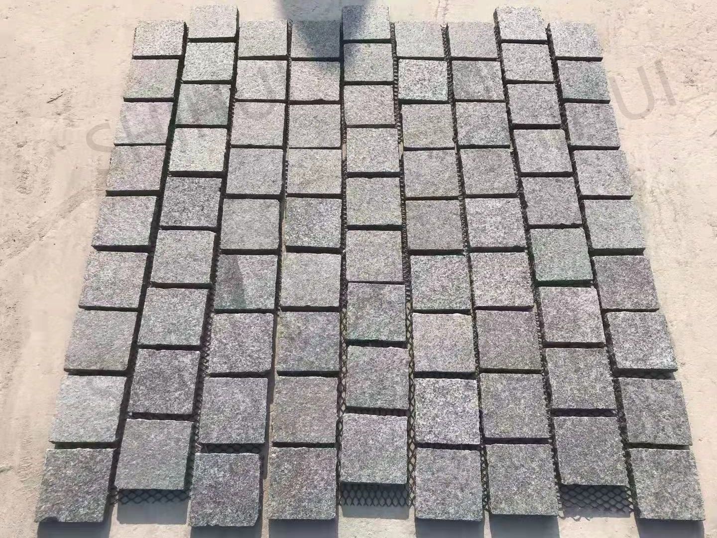 SHIHUI Dark Black Granite Cube Brick Pattern Flamed Surface Split Edge Paving Stone Driveway  Natural Cobblestone Paver Mats