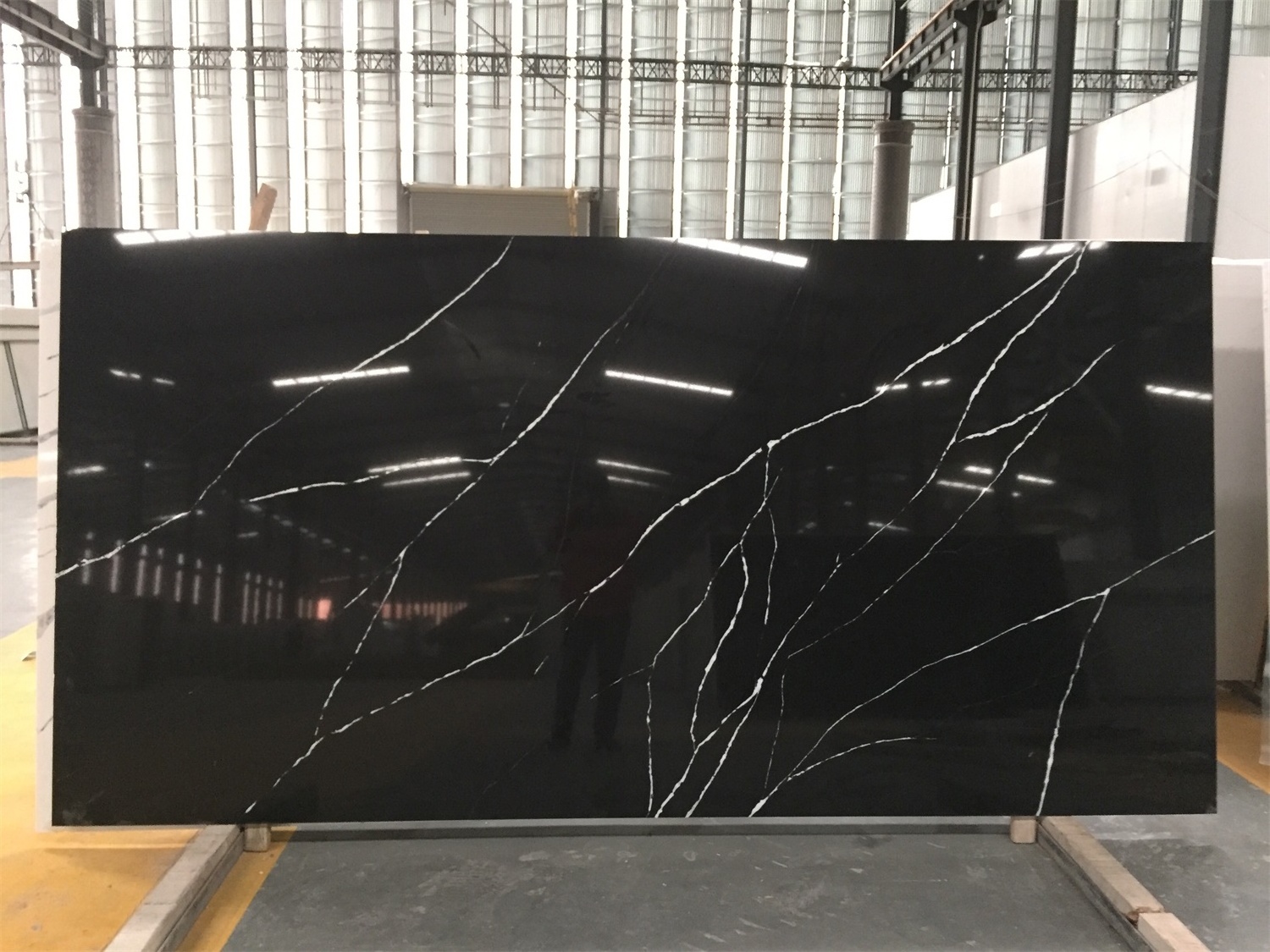 Artificial Calacatta Black Quartz With White Veins Slab For Kitchen Countertop