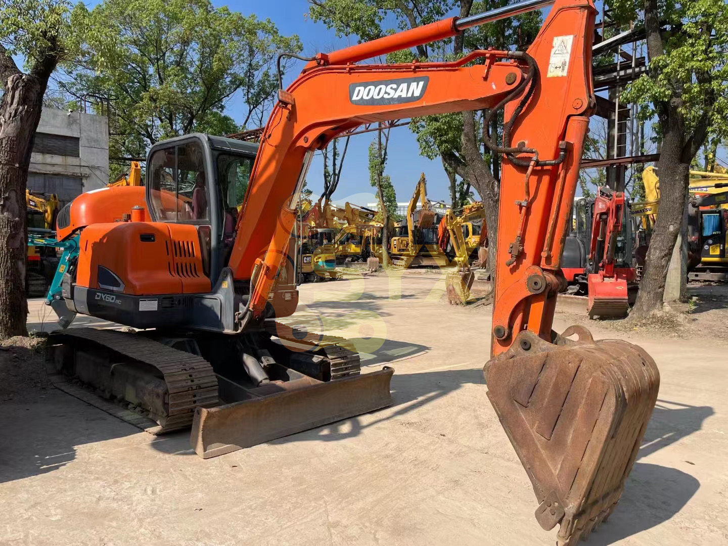 Hot Sale small backhoe doosan 6 tons second-hand doosan DX60 excavators machine mini backhoe loader excavator used