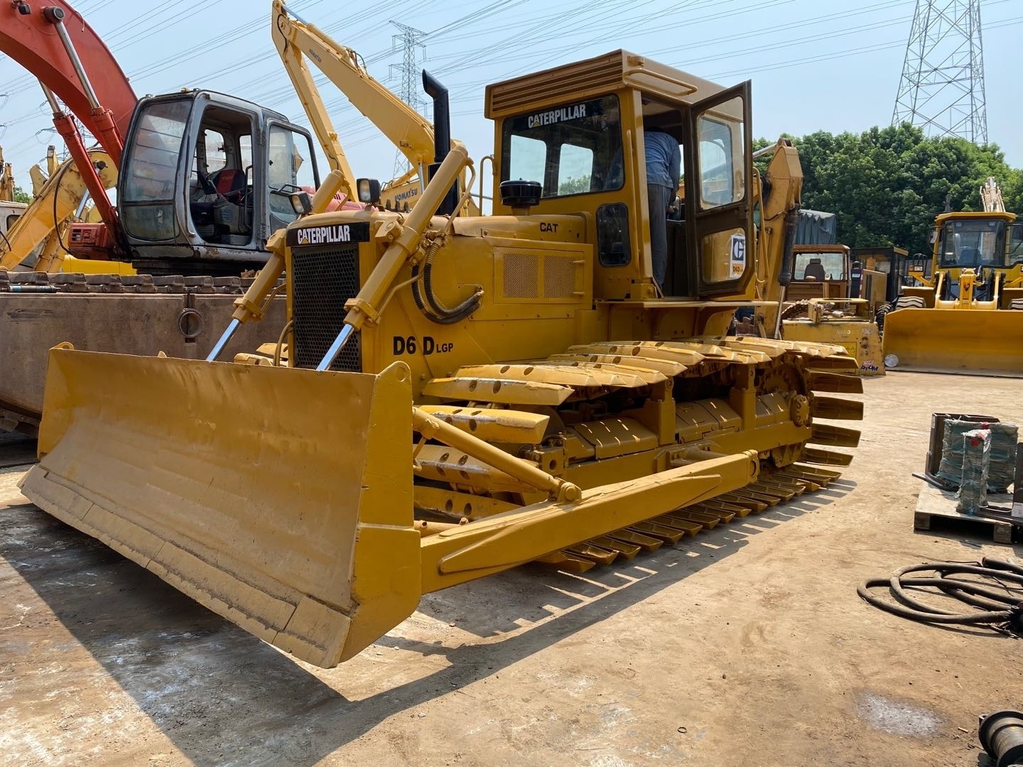 Hot sale high performance Japan made Caterpillar CAT D6D bulldozer with cheap price used low working hours bulldozer for sale