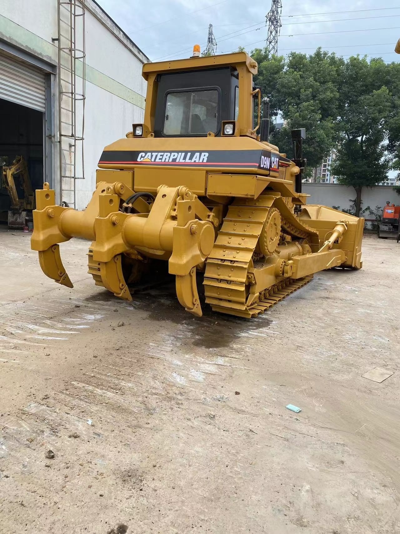 Low price short working hours CAT Caterpillar D9N Bulldozer Used crawler CAT D9N bulldozer original of Japan cat d9n on sale