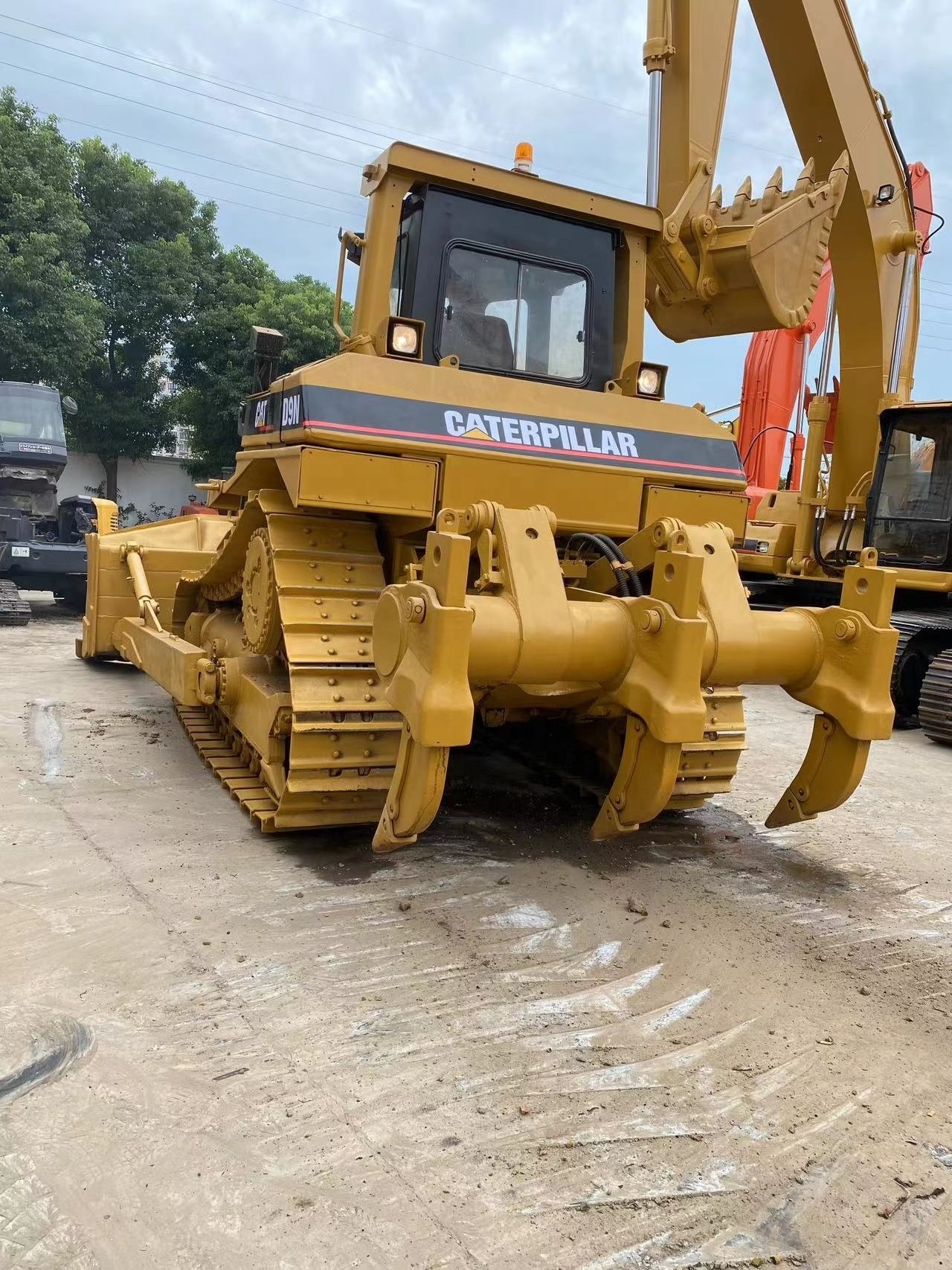 Low price short working hours CAT Caterpillar D9N Bulldozer Used crawler CAT D9N bulldozer original of Japan cat d9n on sale