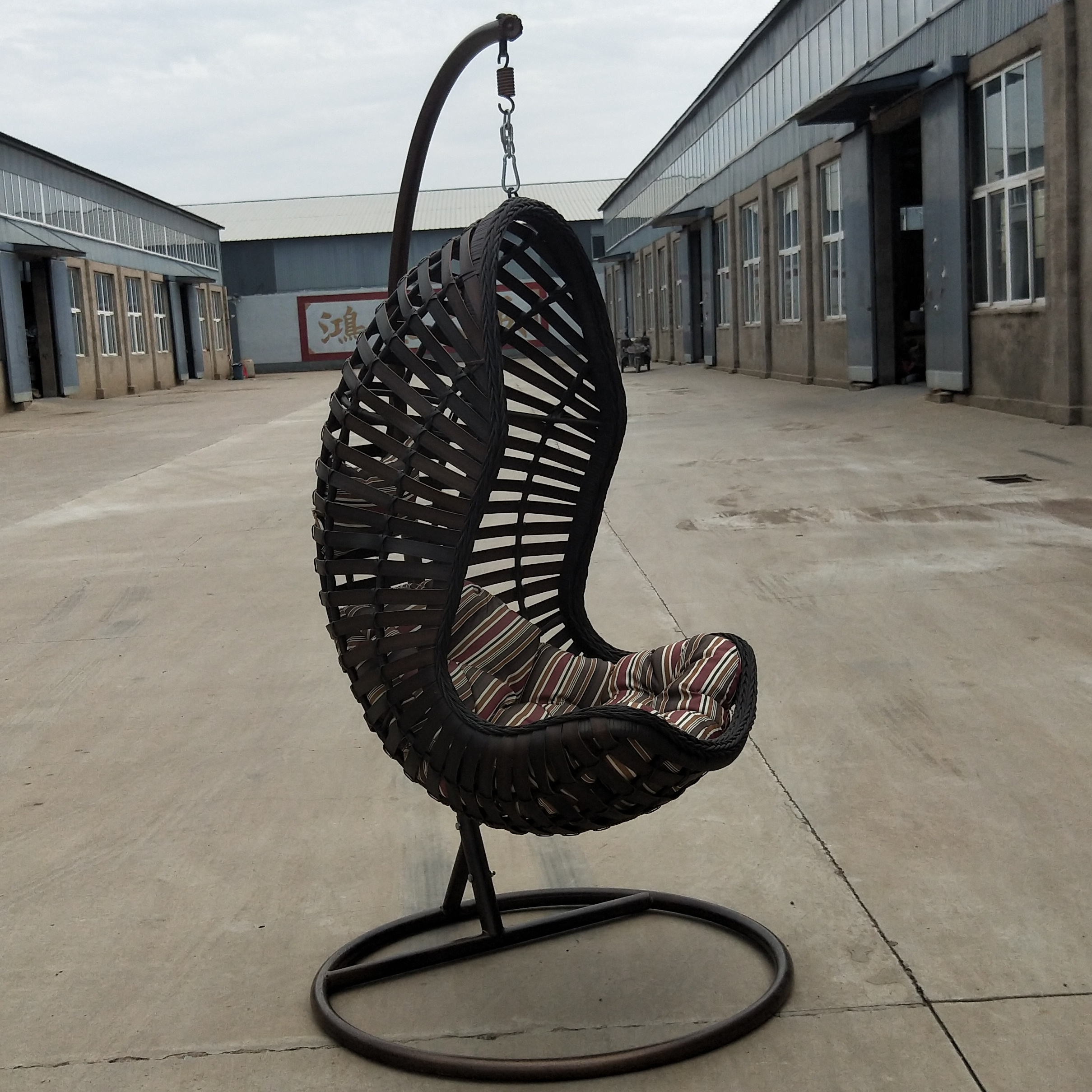 Outdoor Egg Chair Hanging Table Stylish And Comfortable Furniture For Patio Or Garden Egg Swing Chair