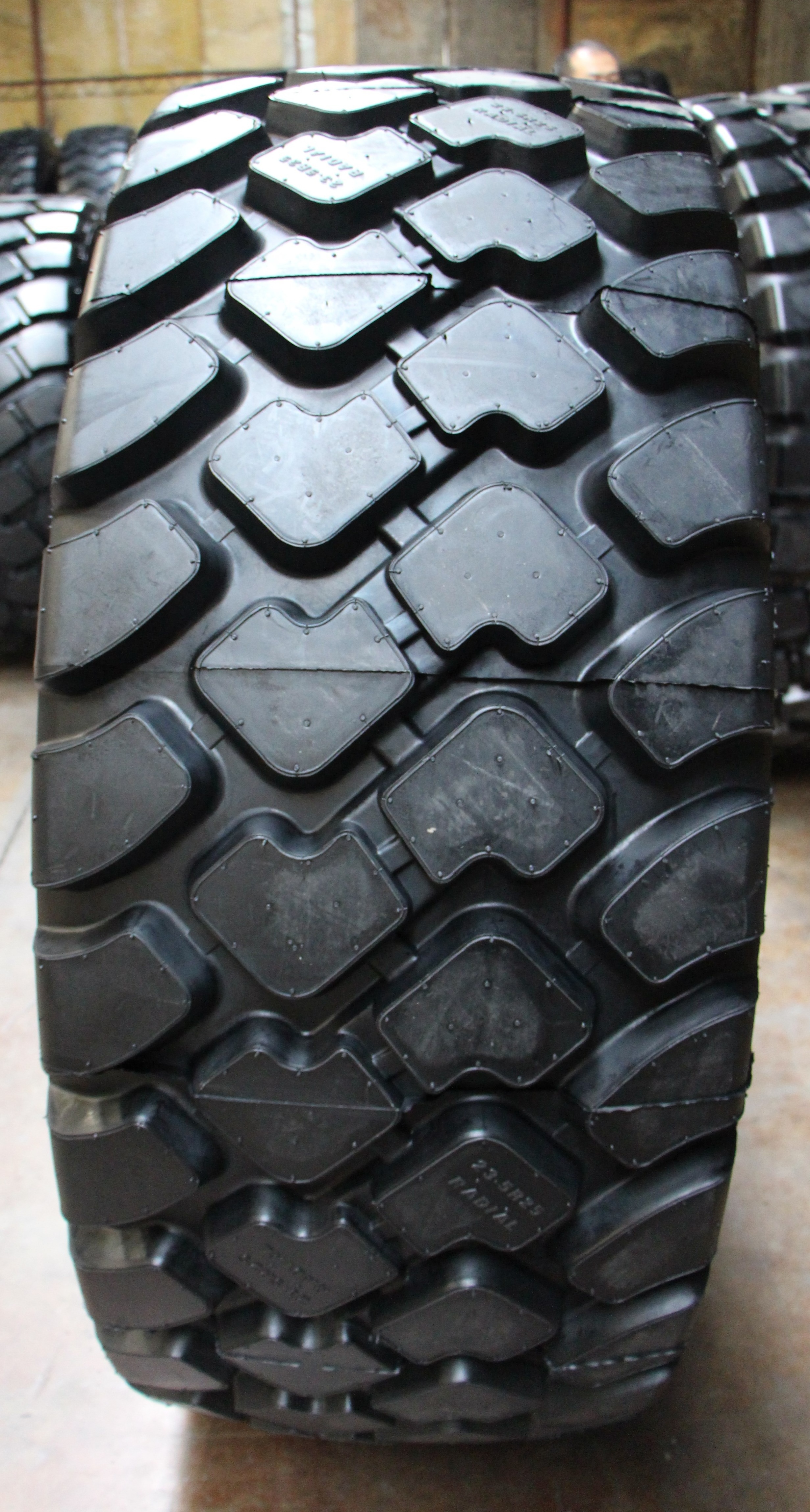 HILO brand otr tires Hot sale wheel loader tires 17.5-25 23.5-25 23 5 26.5 29.5-25 otr tires for sale